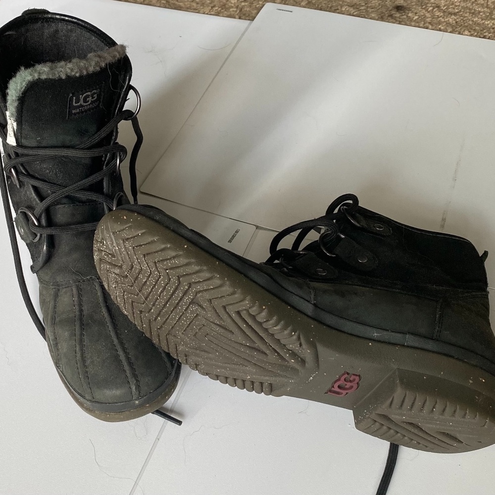 Ugg Women's Wool-Lined Winter Boots - 8.5